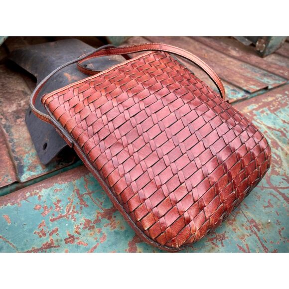 Vintage Fossil Small Brown Woven Leather  Shoulder Bag Ethnic Boho Chic Y2K - Picture 1 of 8